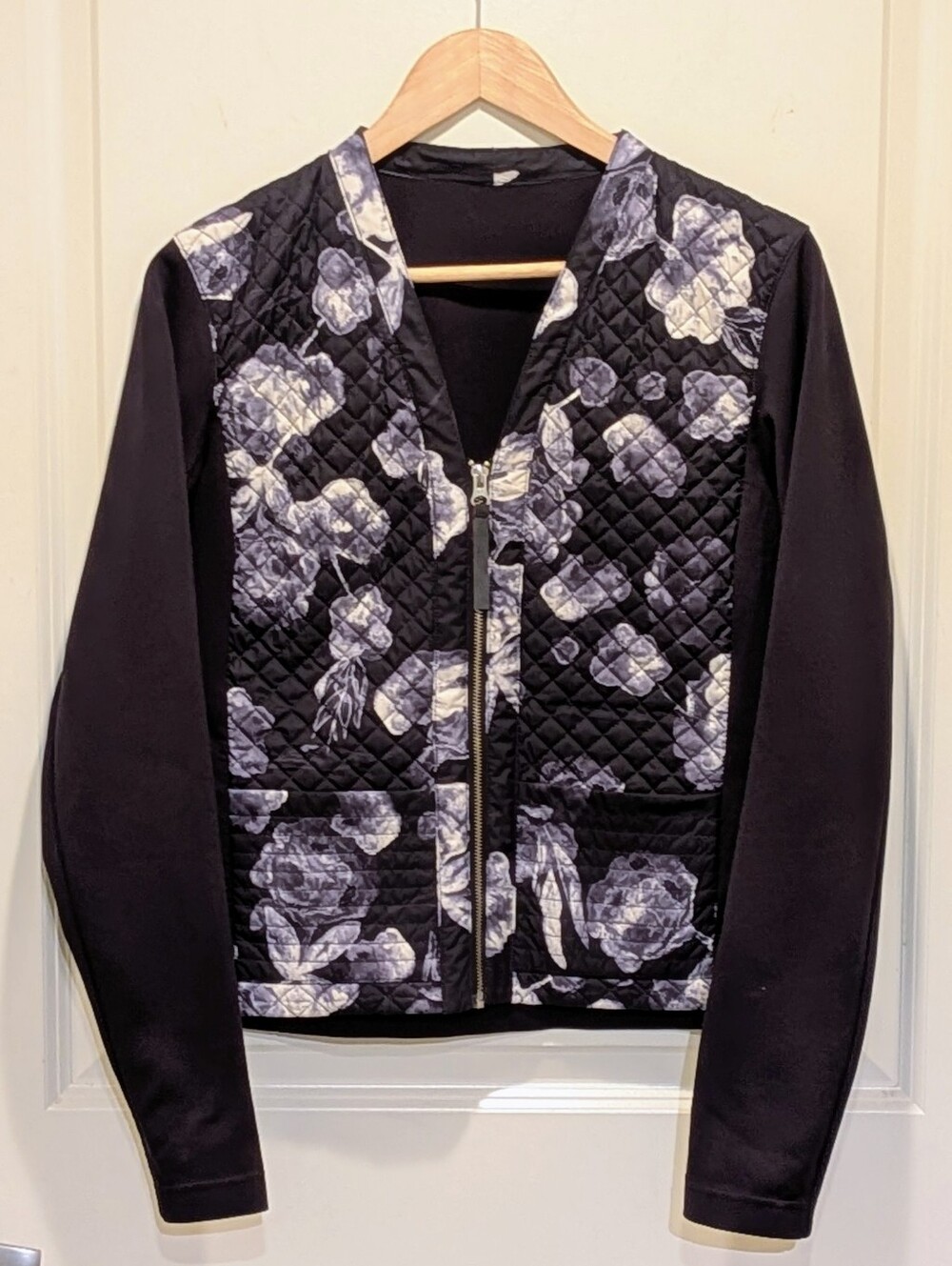 EUC Lululemon 8 Cardigan & Again in Inky Floral Ghost and Black